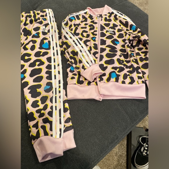 Adidas girls pink leopard print track suit size 4t